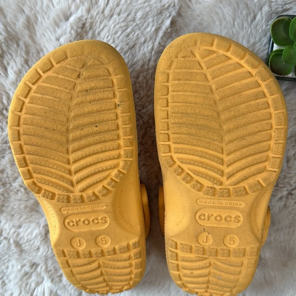 Crocs Sandals Water Shoes Slip On Clogs Rubber Kids Youth Size 5 Orange